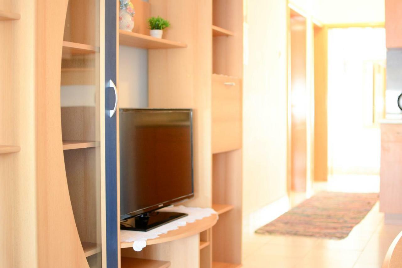 Apartmani Prvi Red Do Mora Pag Town Extérieur photo
